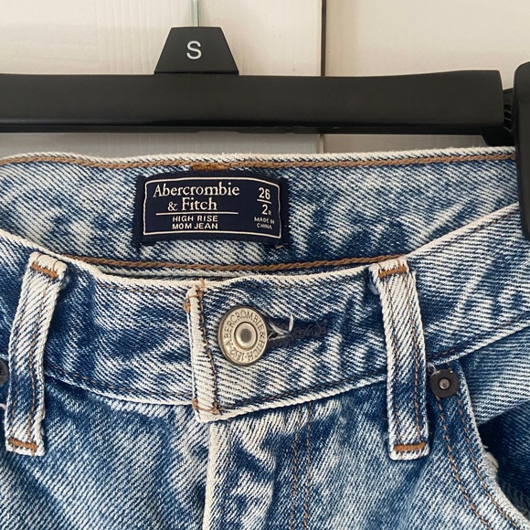 High Rise Mom Jean - Picture 2 of 4